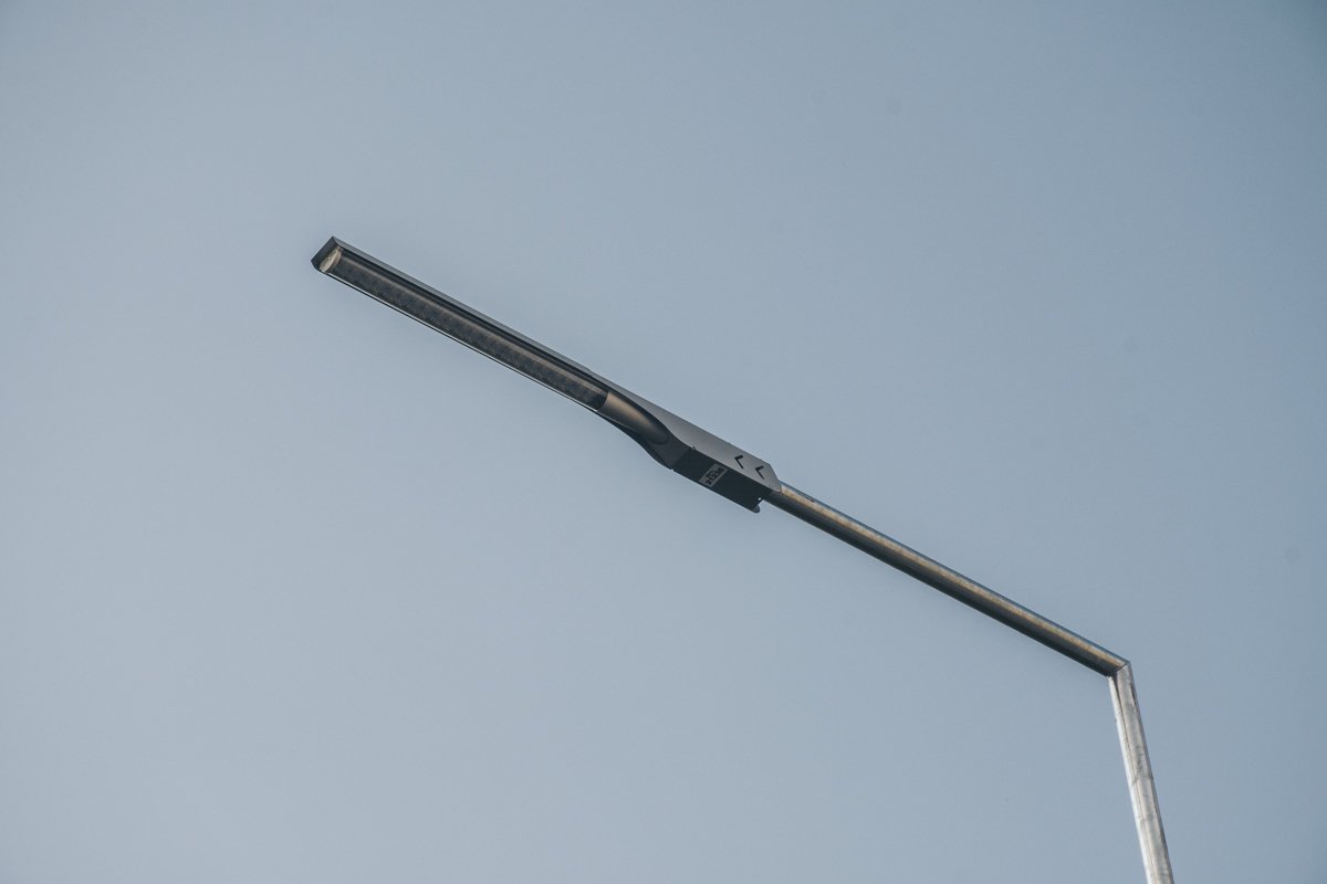 Пешеходная зона покрыта ФЭМом