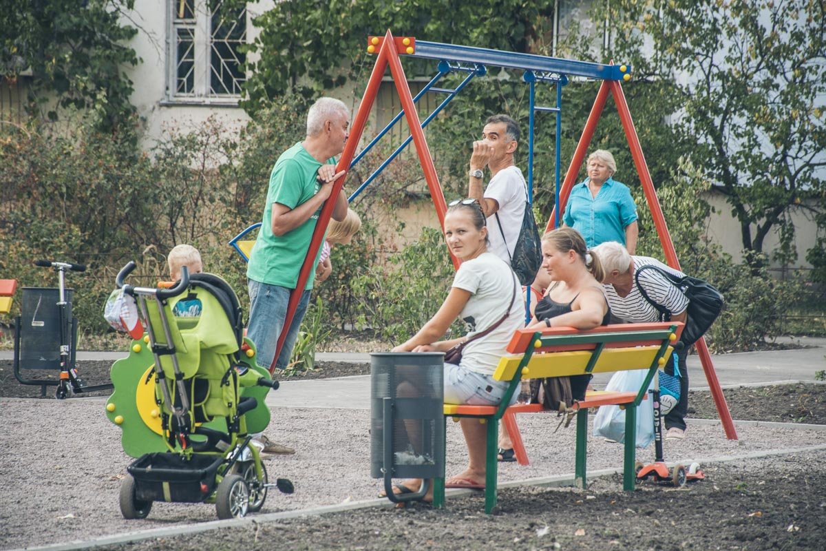 Обновили также и асфальтобетонные проезды придомовых территорий