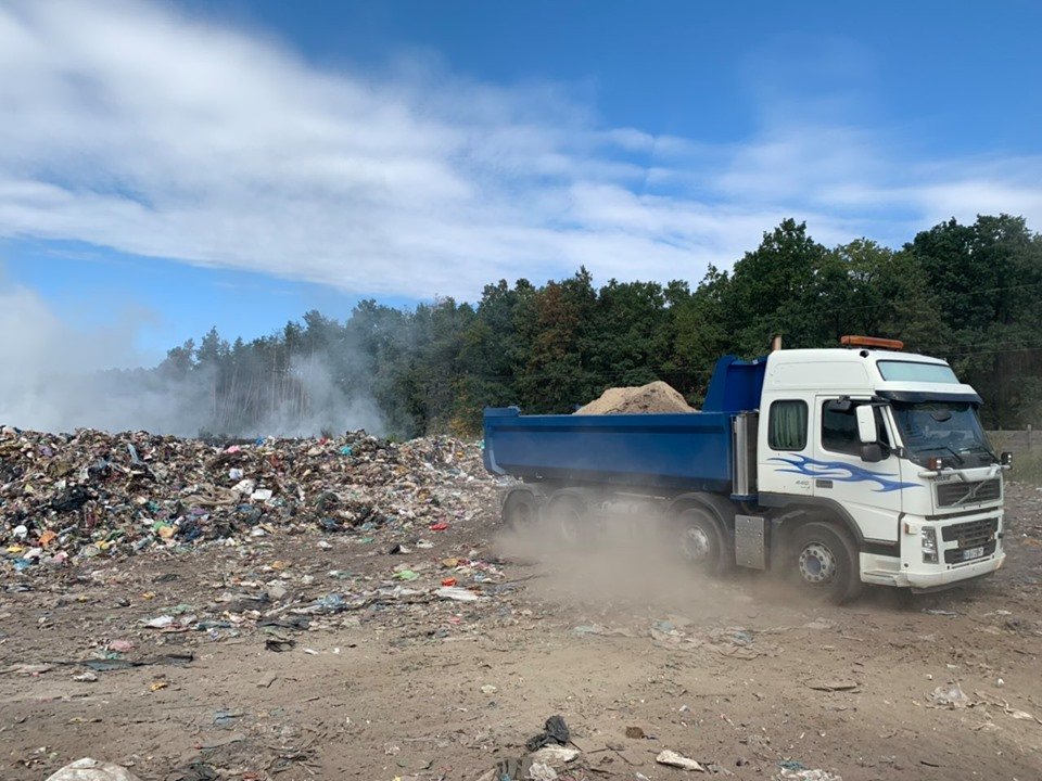 Работают также самосвалы