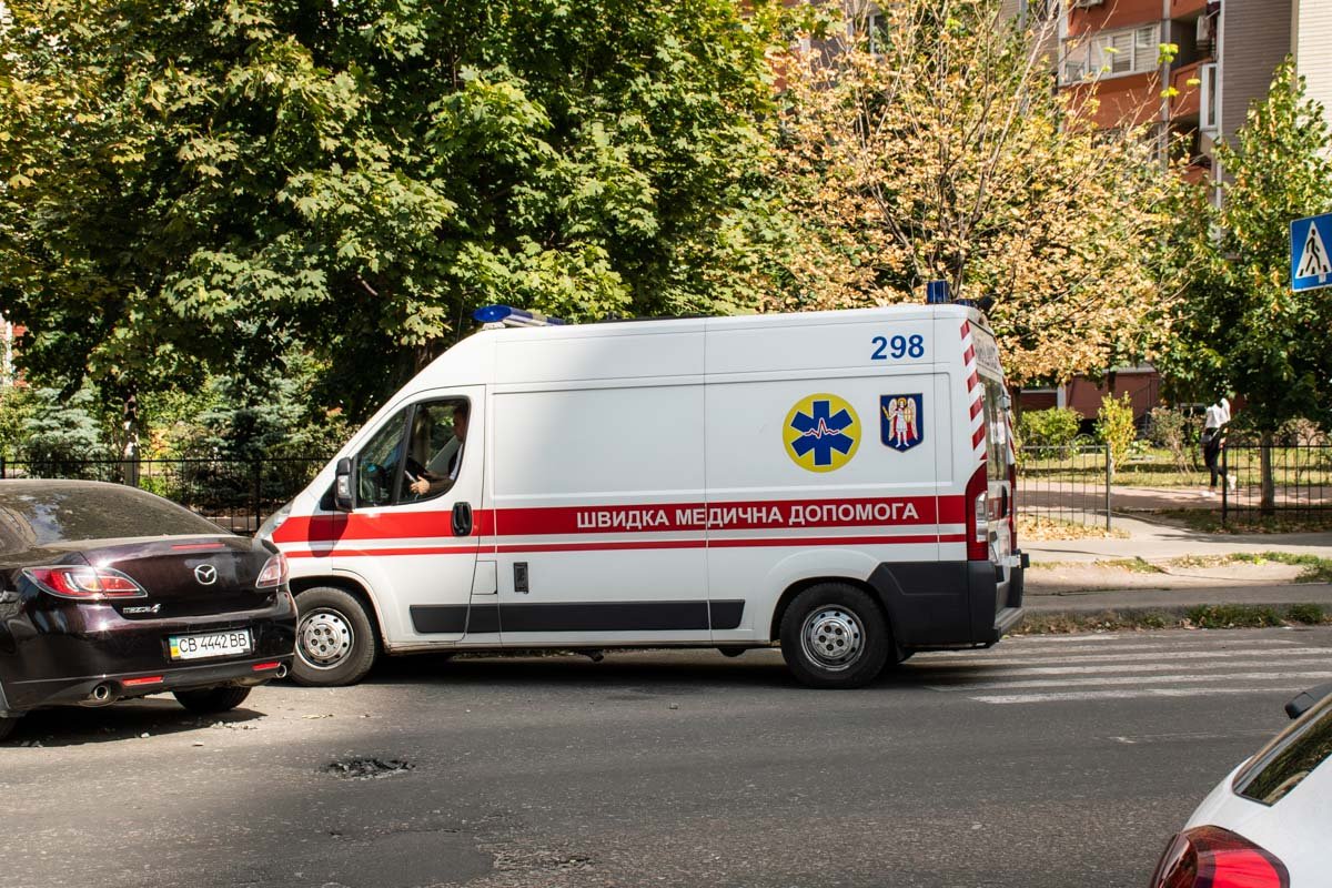 Пострадавшую женщину с подозрением на перелом ноги и таза госпитализировали в больницу