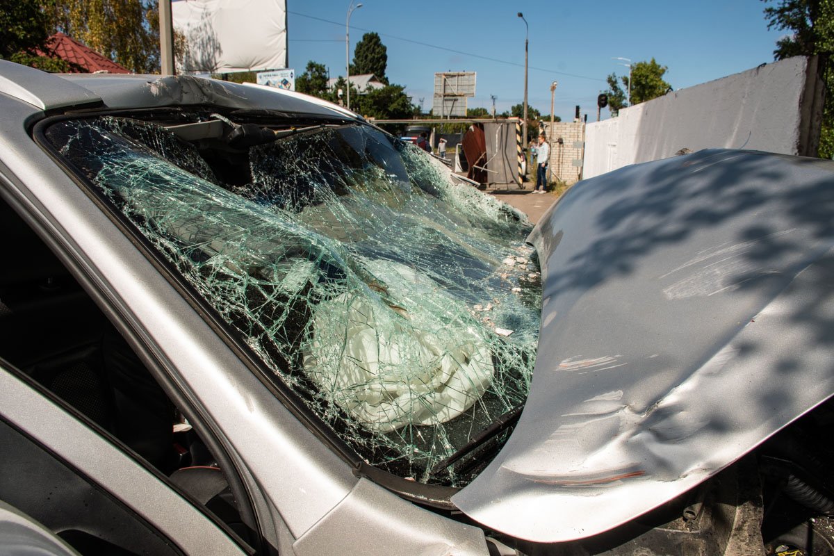 В результате аварии пострадали три человека