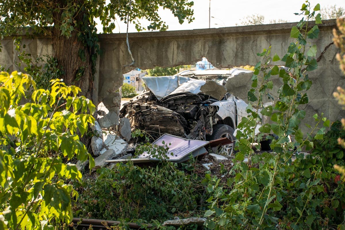 Мужчину-водителя и двоих женщин госпитализировали в больницу