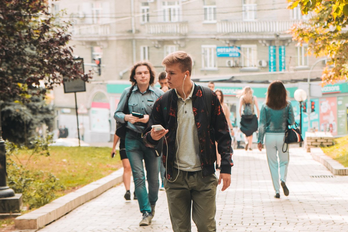 А этот парень грустняш 