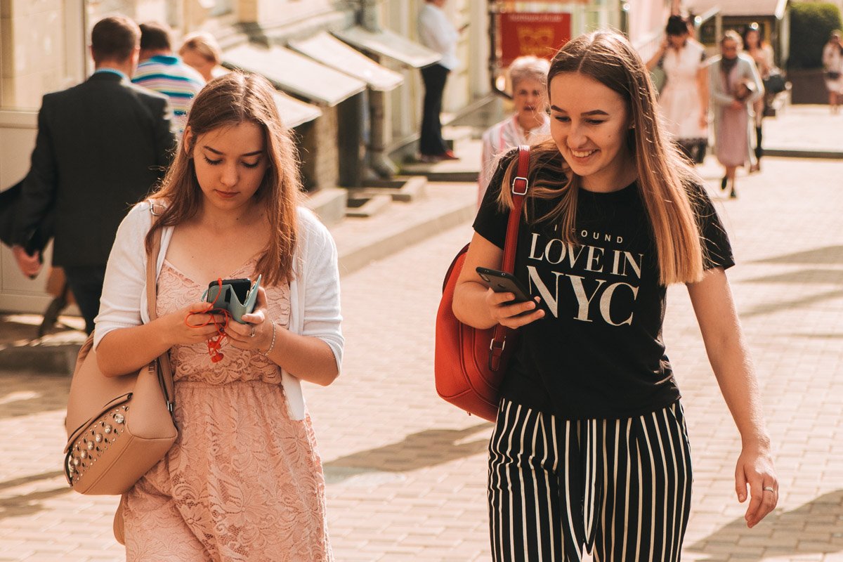 Мы любим видеть ваши счастливые улыбки на наших фото! Улыбайтесь!