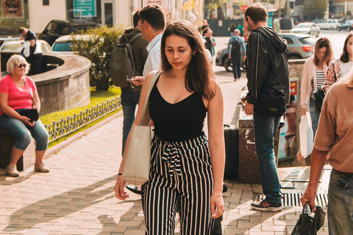 Думает о своем 