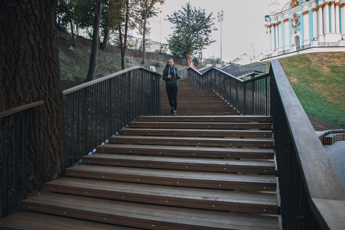 Новую лестницу уже используют для спортивных маршрутов 