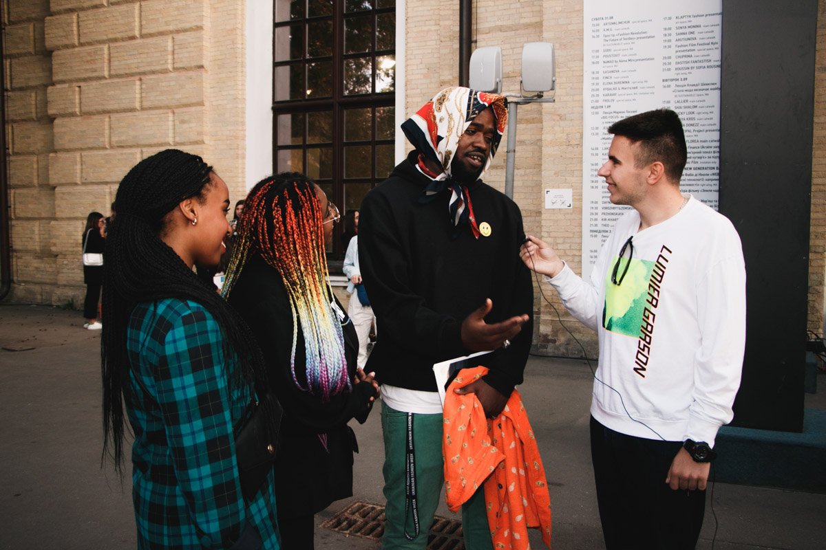 Тренд, который ввел ASAP Rocky - бабушкины платки (даже на мужчинах)