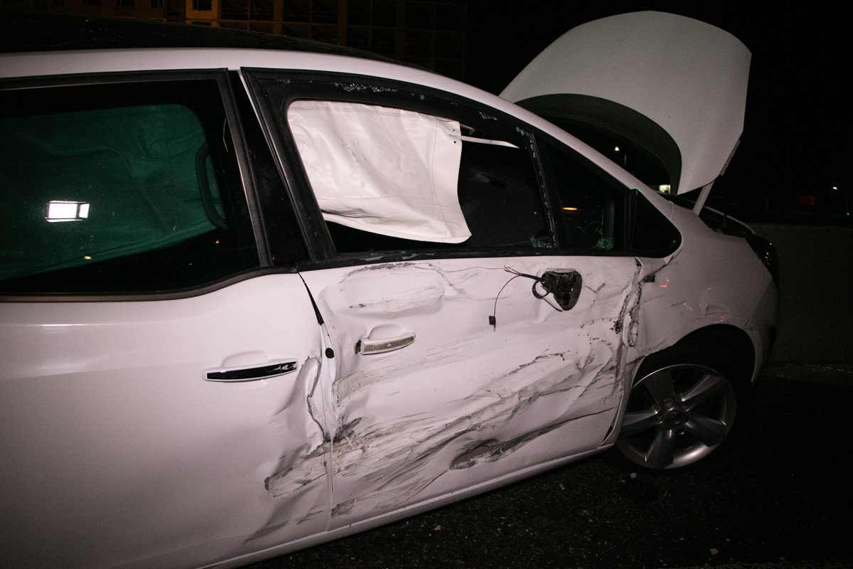 По словам одного из участников аварии, все машины стояли на светофоре рядом с поворотом на Чабаны