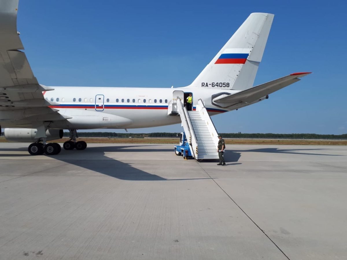 По предварительной информации, российские граждане уже поднимаются на борт По предварительной информации, российские граждане уже поднимаются на борт