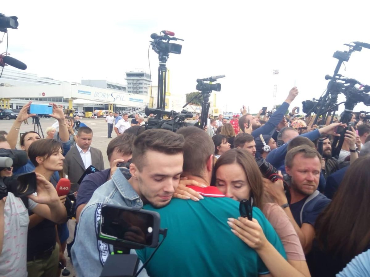 35 украинцев наконец-то вернулись домой. Фото - журналист Андрей Цаплиенко