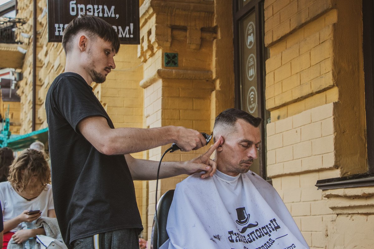 При этом в то же время заведения на Андреевском продолжили работать дальше