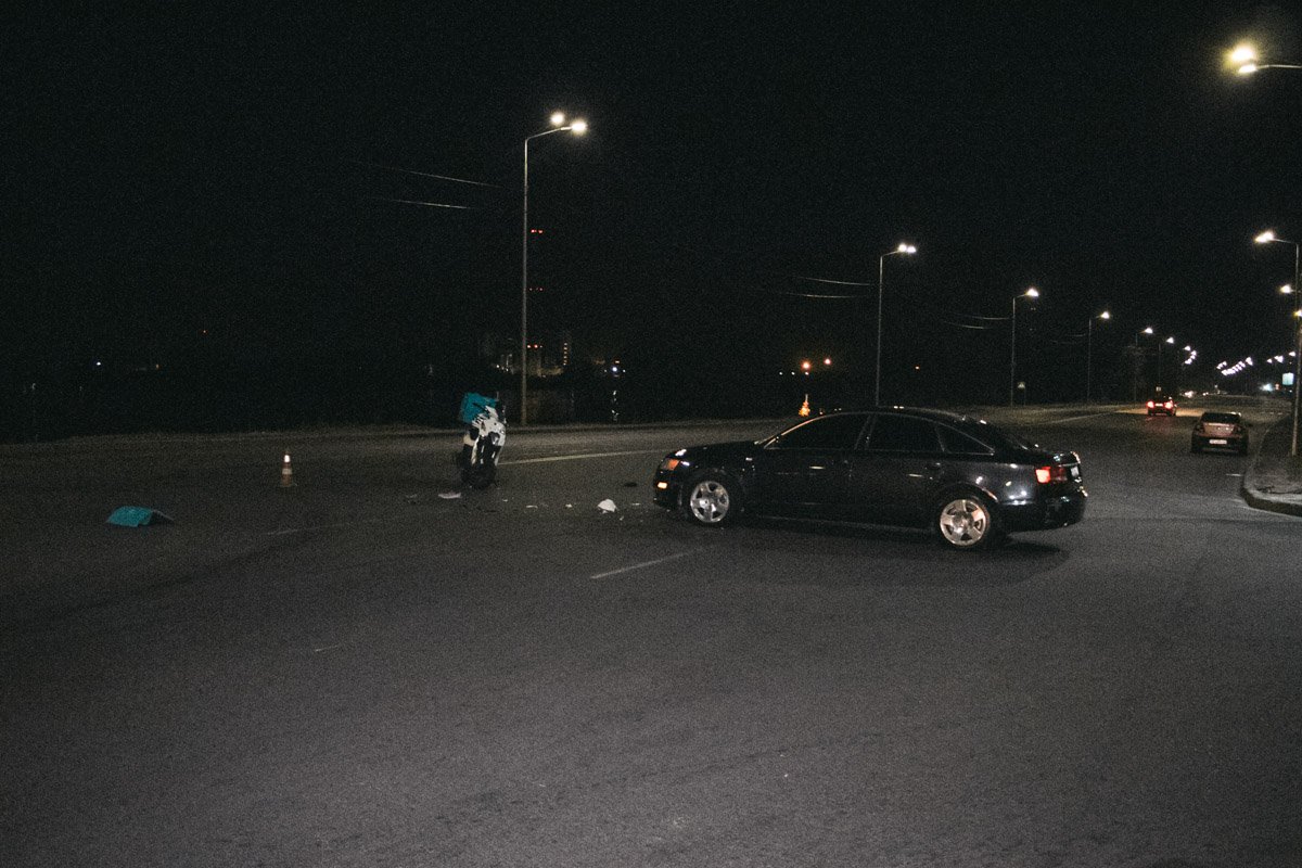 В ночь на 8 сентября в Киеве по адресу улица Ревуцкого, 42г произошло ДТП с пострадавшими В ночь на 8 сентября в Киеве по адресу улица Ревуцкого, 42г произошло ДТП с пострадавшими