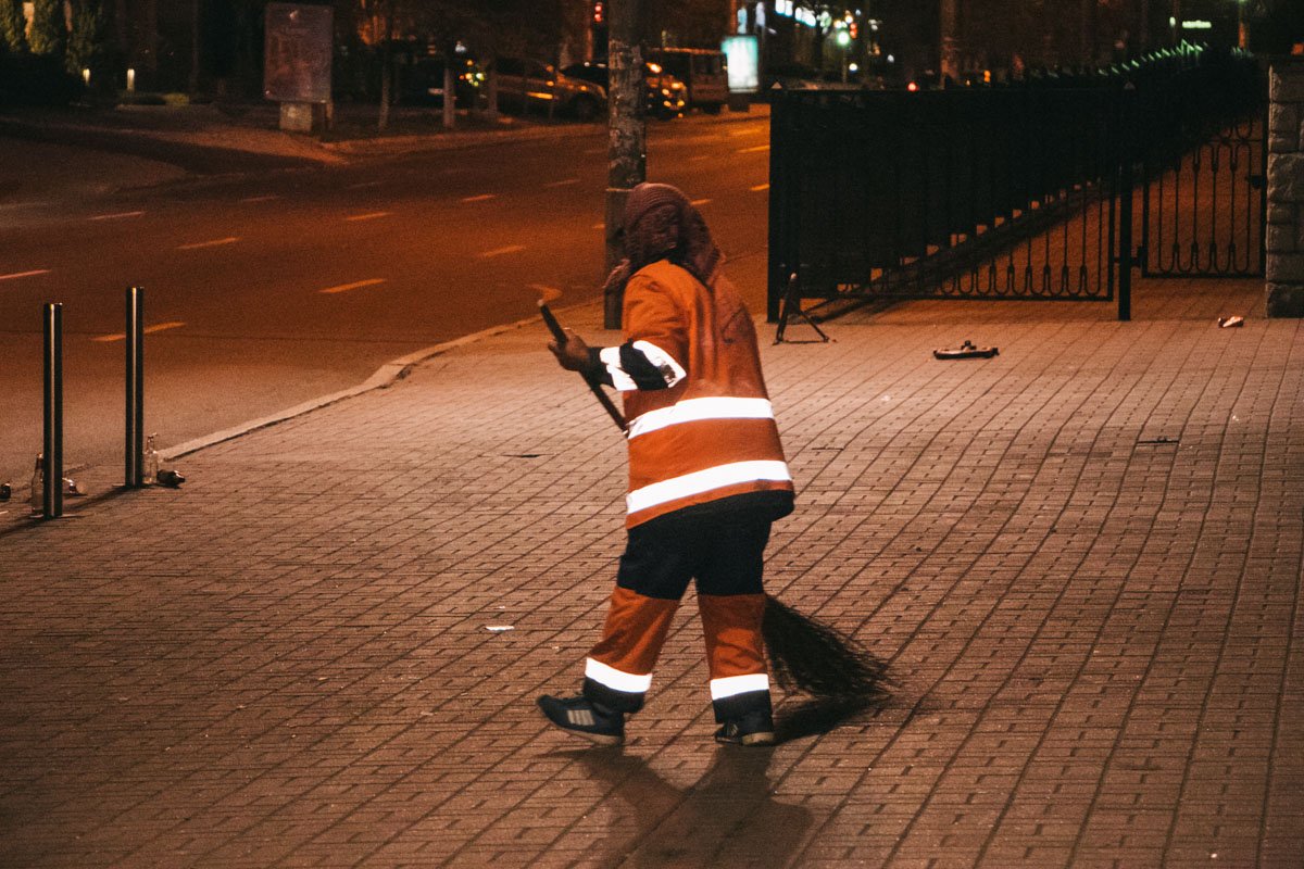 Именно поэтому коммунальщики и работали так напряженно