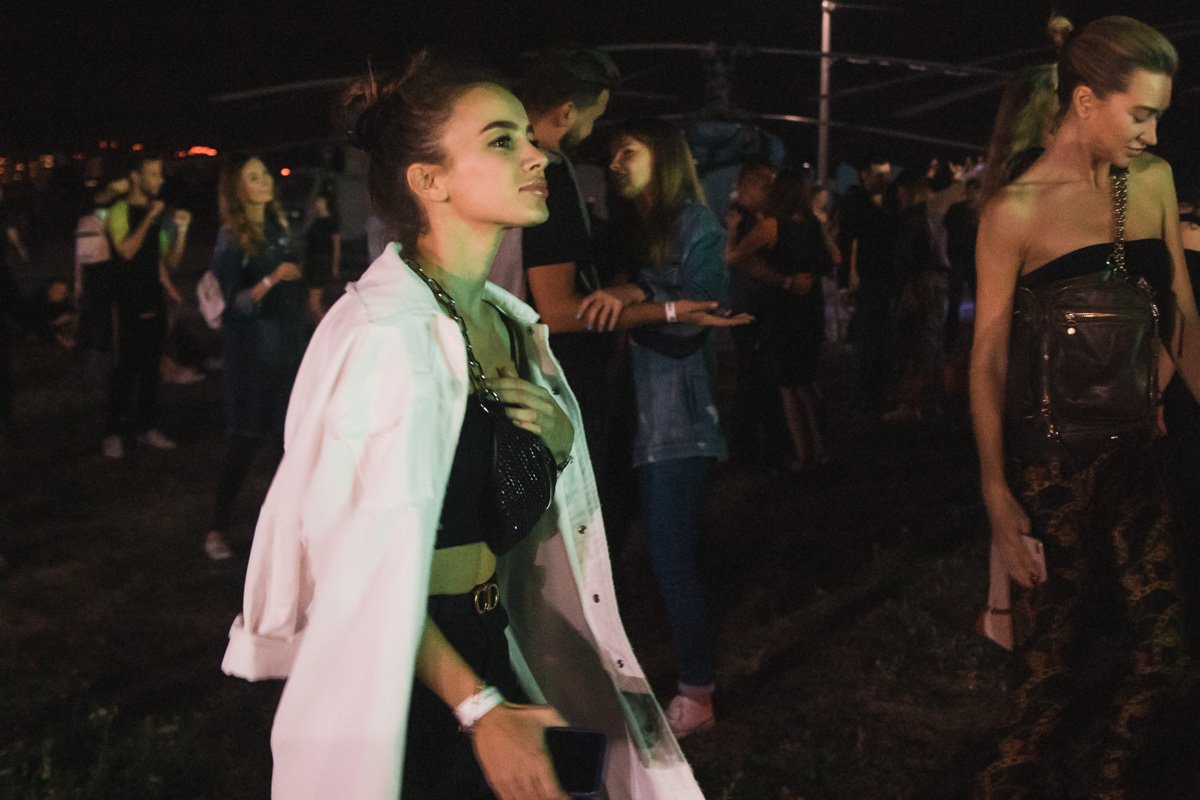 К вечеру погода не располагает к открытым платьям К вечеру погода не располагает к открытым платьям