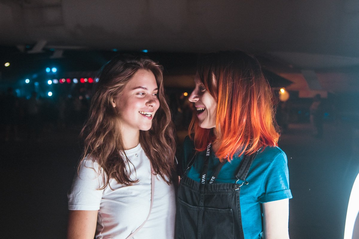 Наслаждайтесь последними теплыми днями вместе с друзьями Наслаждайтесь последними теплыми днями вместе с друзьями