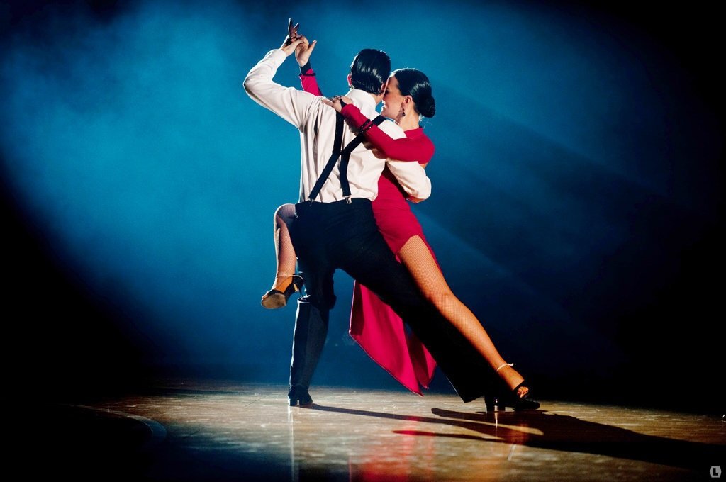 Танго - страстный танец, который не оставляет равнодушным ни одного партнера Танго - страстный танец, который не оставляет равнодушным ни одного партнера