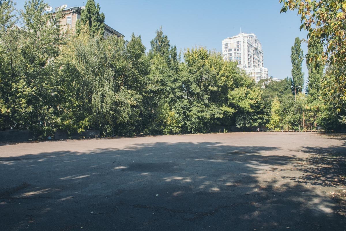 Летом этого года стадион "Арсенал" и вовсе ждала реконструкция