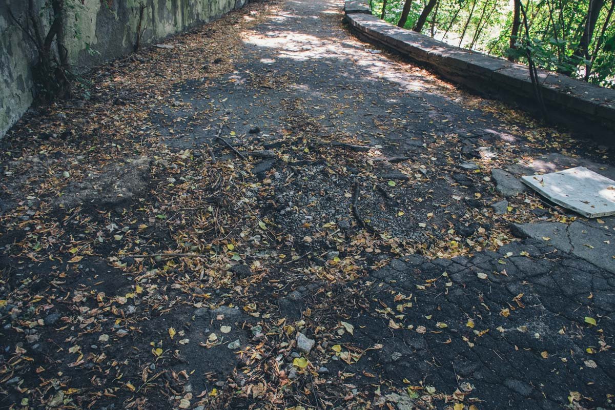 Состояние асфальта вызывает едва ли не больше всего нареканий