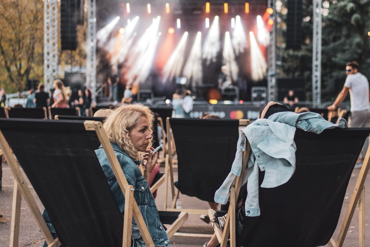 А вот так в обычном книжном можно? Спойлер - нет 