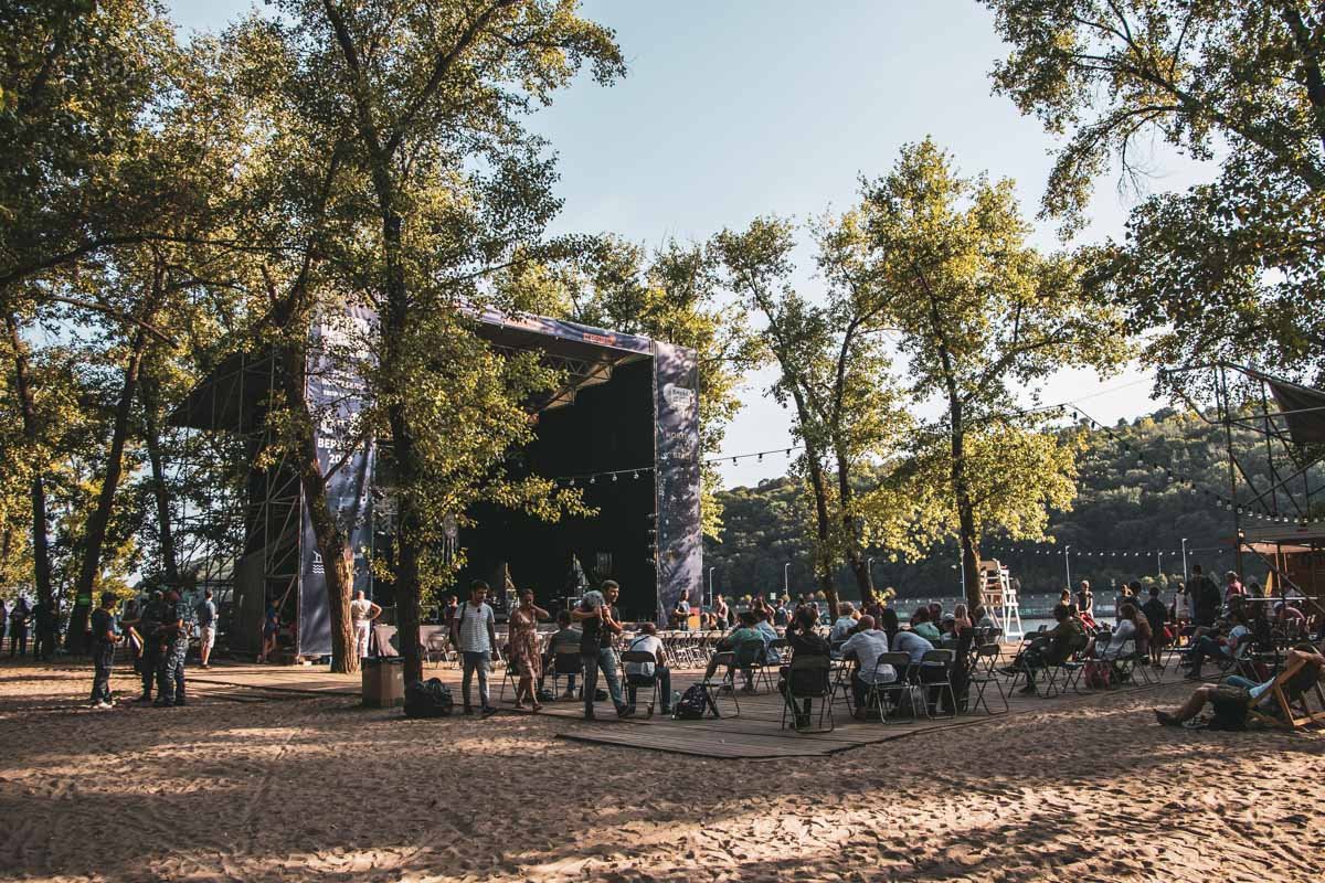 Отдельная "резиденция" была посвящена ретроспективе крымской рок-музыки