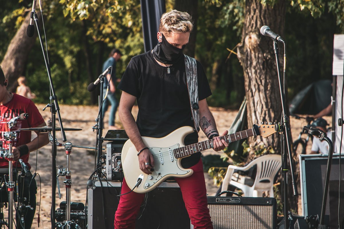 Самое жаркое время на фестивале - как раз около заката