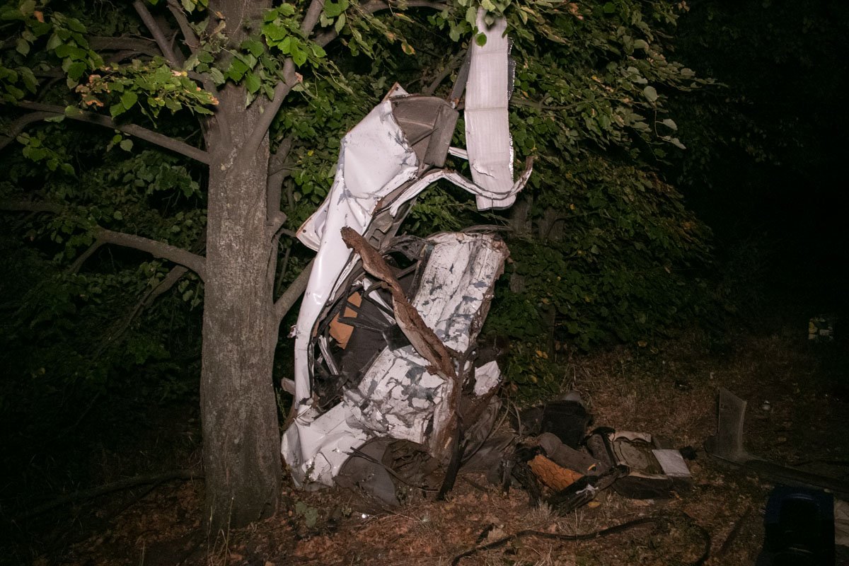 В "Москвиче" ехала супружеская пара В "Москвиче" ехала супружеская пара