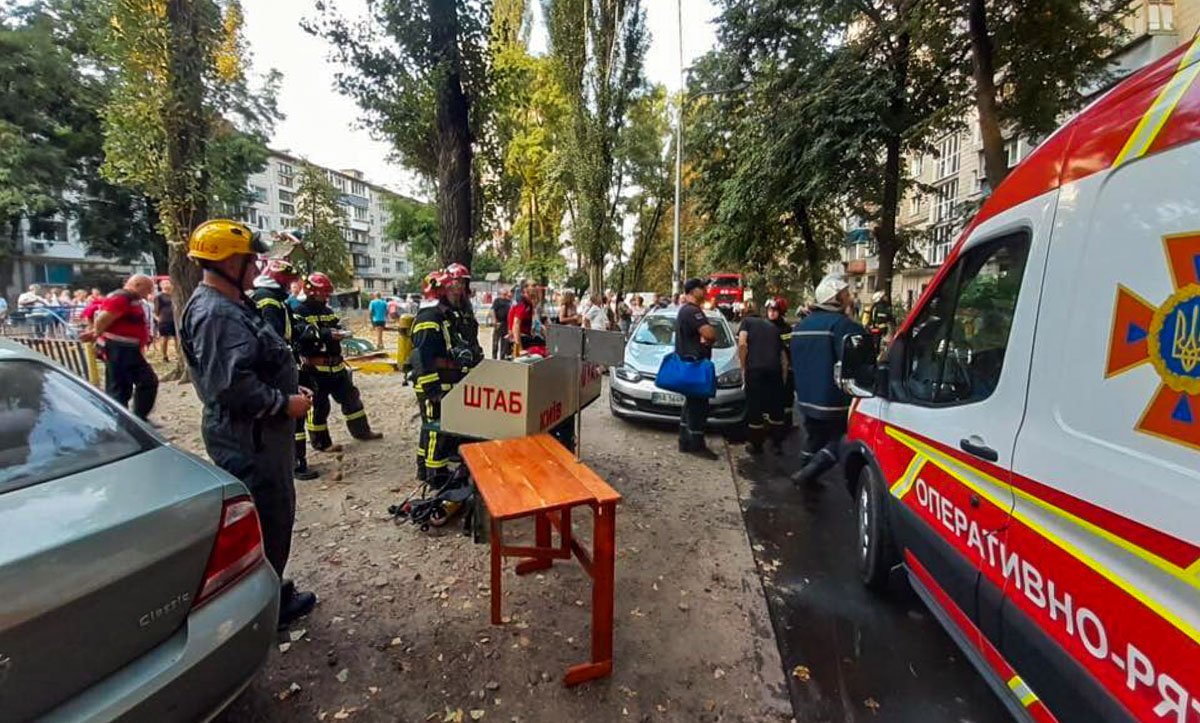 В Святошинском районе Киева по адресу проспект Леся Курбаса, 5а произошел серьезный пожар