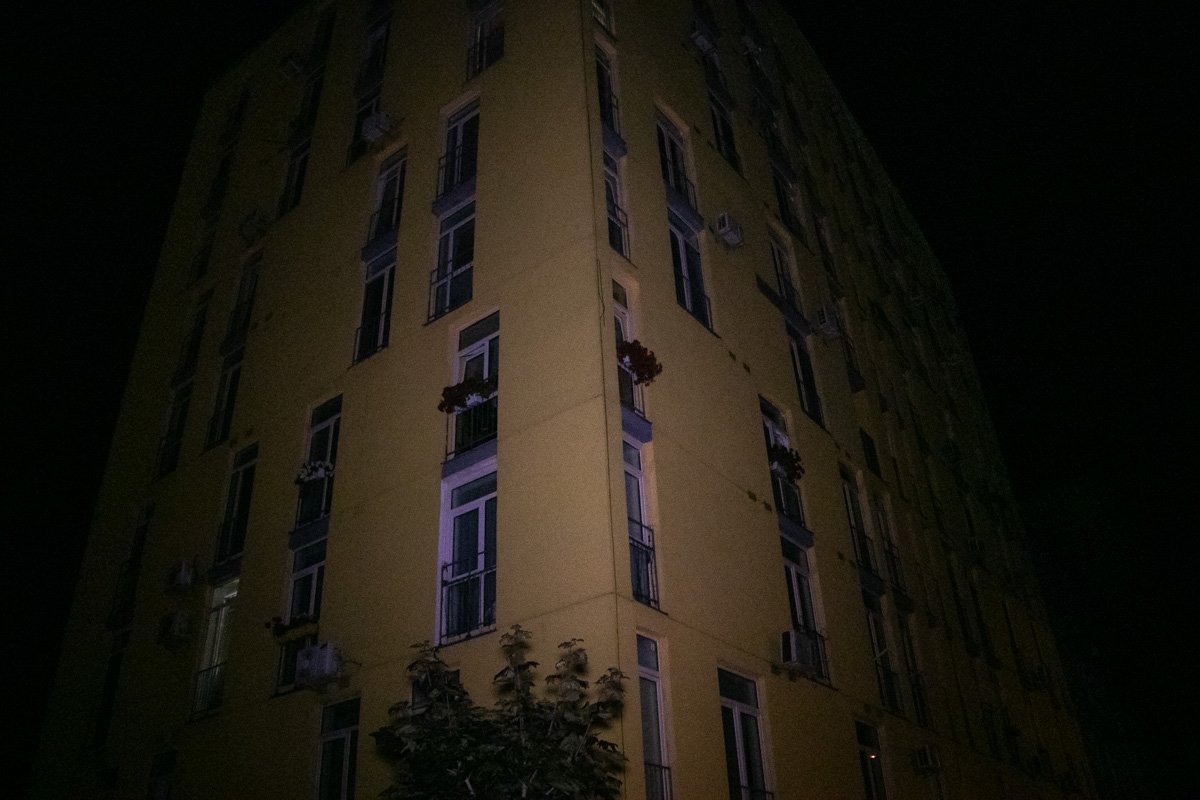 Тело лежало возле входа на территорию ЖК «Комфорт Таун»