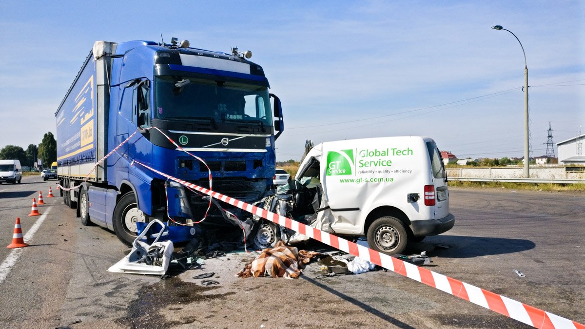 Удар был такой силы, что водитель Volkswagen погиб на месте