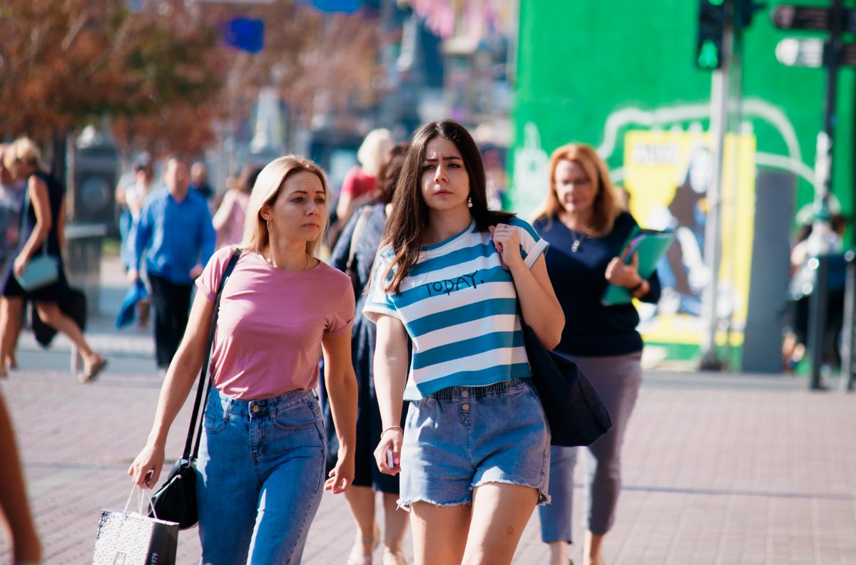 Естественно, то, что до следующих выходных еще аж четыре дня, навевает грусть