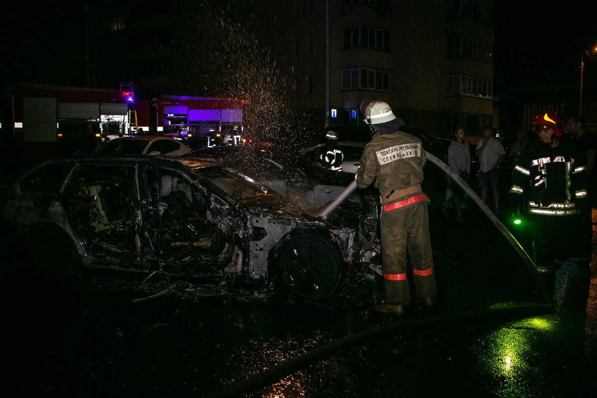 Прибывшие спасатели оперативно ликвидировали возгорание