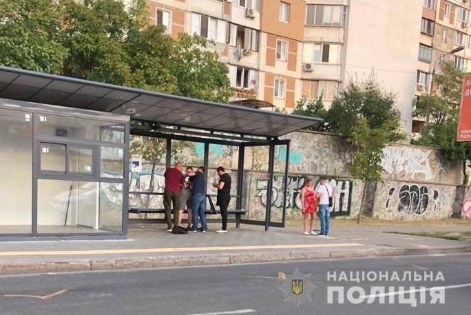 В Киеве житель столицы получил несколько ударов ножом в спину