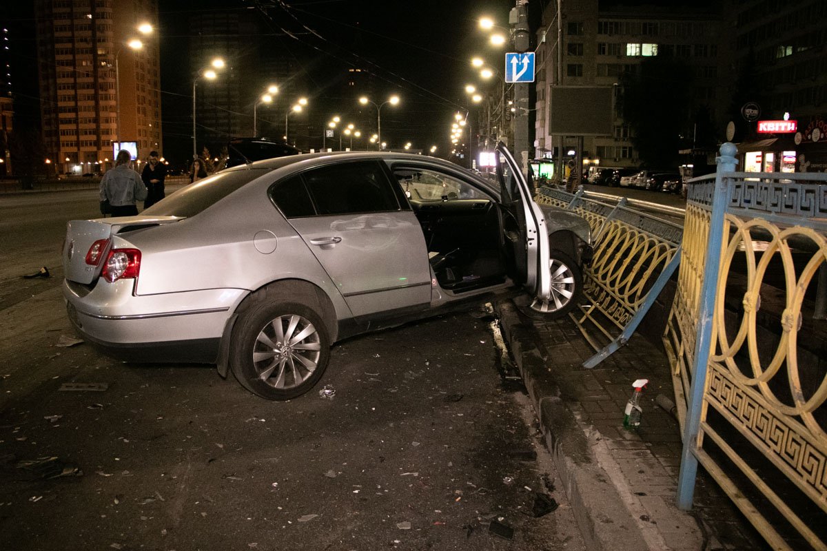 Водитель остановился, чтобы поговорить по телефону 