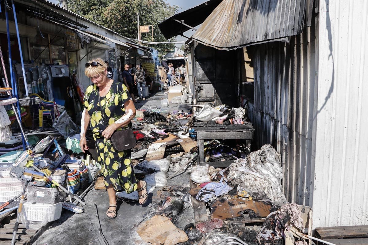 К сожалению, не обошлось без пострадавших — продавщица торговой точки надышалась угарным газом