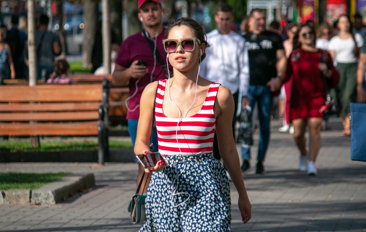 Некоторым красавицам, впрочем, хочется по максимуму использовать солнечные теплые дни. Ведь они могут закончиться в любой момент Некоторым красавицам, впрочем, хочется по максимуму использовать солнечные теплые дни. Ведь они могут закончиться в любой момент