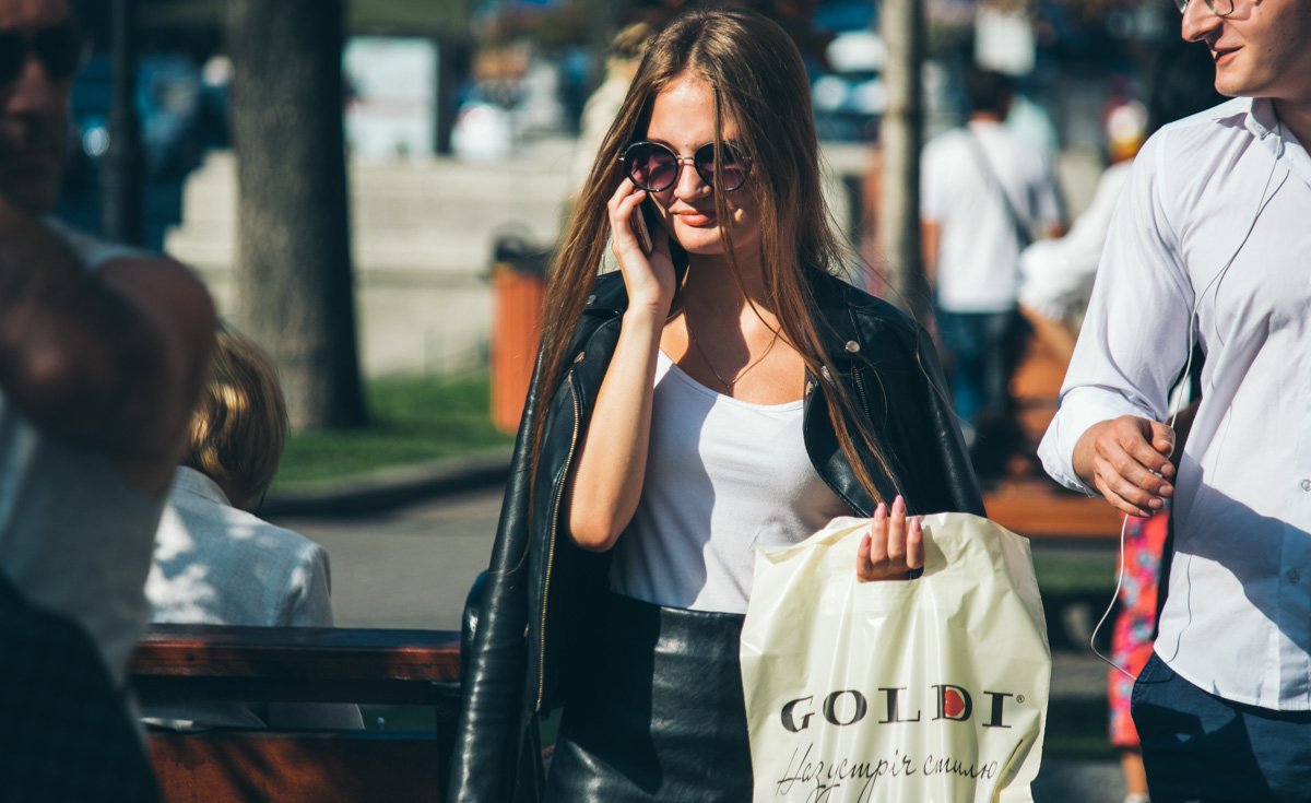 Хотя некоторые не прочь и в куртке пройтись по центральным улицам столицы Хотя некоторые не прочь и в куртке пройтись по центральным улицам столицы