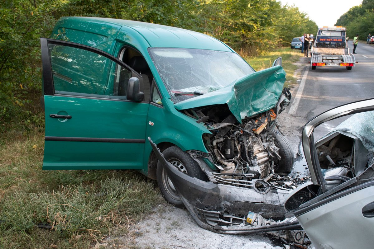 Водитель Chevrolet выехал на встречную полосу, по которой ехал Volkswagen