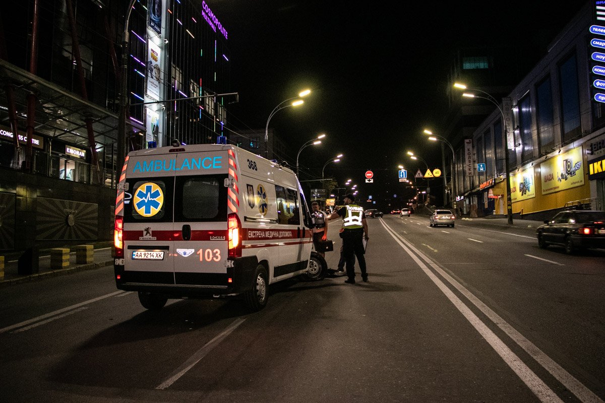 В Киеве скорая влетела в Peugeot 