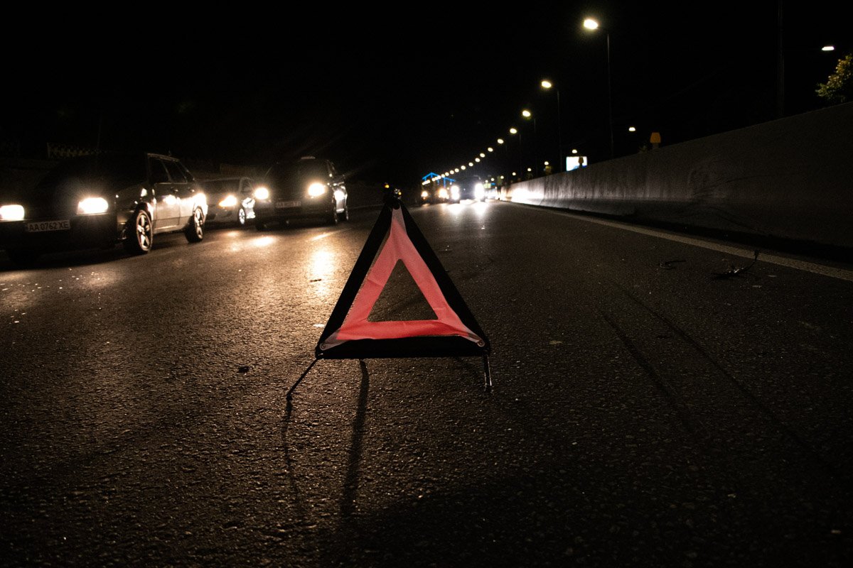 Ночью на шоссе стала собираться тянучка Ночью на шоссе стала собираться тянучка