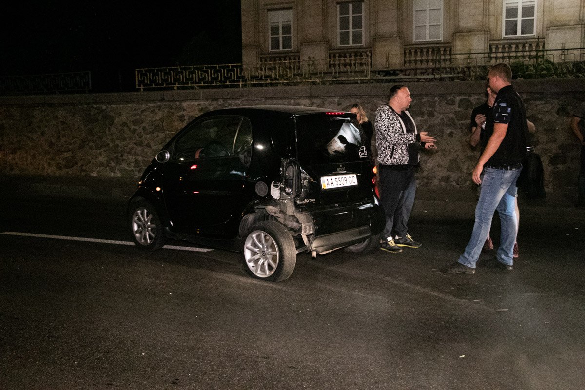 VW ударил Smart. Здесь обошлось без пострадавших VW ударил Smart. Здесь обошлось без пострадавших