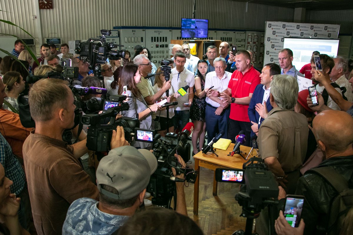 Основная версия властей - массовые пожары вокруг Киева