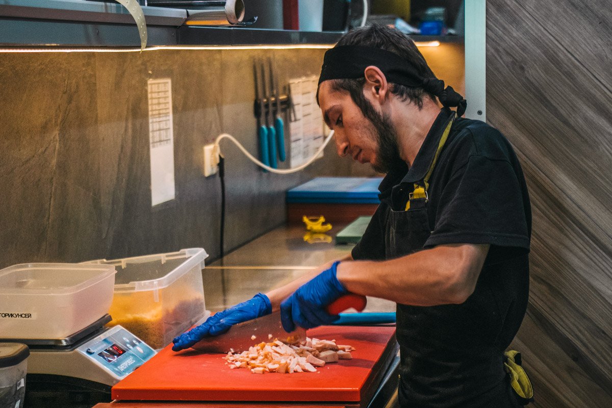 Изюминка заведения - открытый суши-бар 