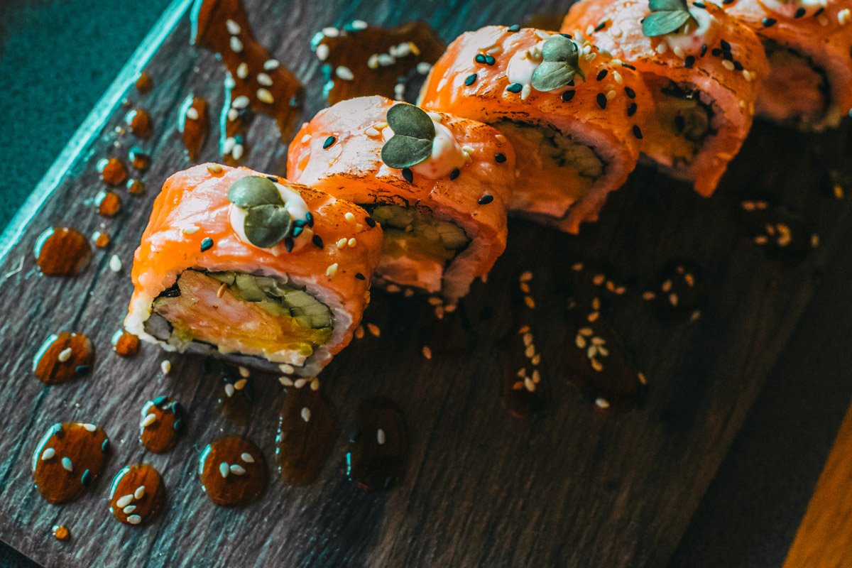 Роллы стоят около 130-140 гривен в зависимости от начинки 