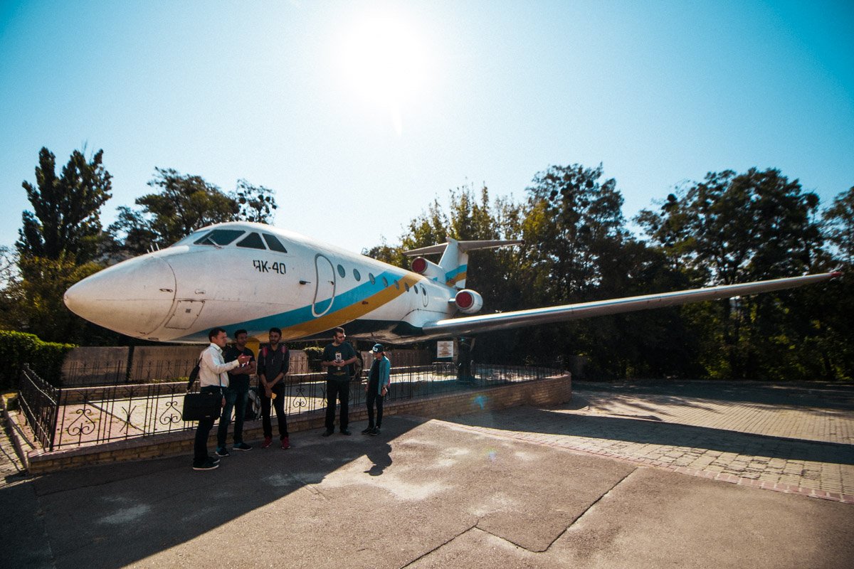 Да и другой авиационной технике место нашлось. Она вызывает неизменный интерес и желание сфотографироваться Да и другой авиационной технике место нашлось. Она вызывает неизменный интерес и желание сфотографироваться