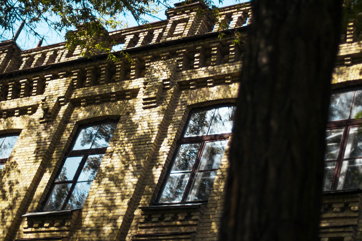 Причем речь здесь не только о главном корпусе Причем речь здесь не только о главном корпусе