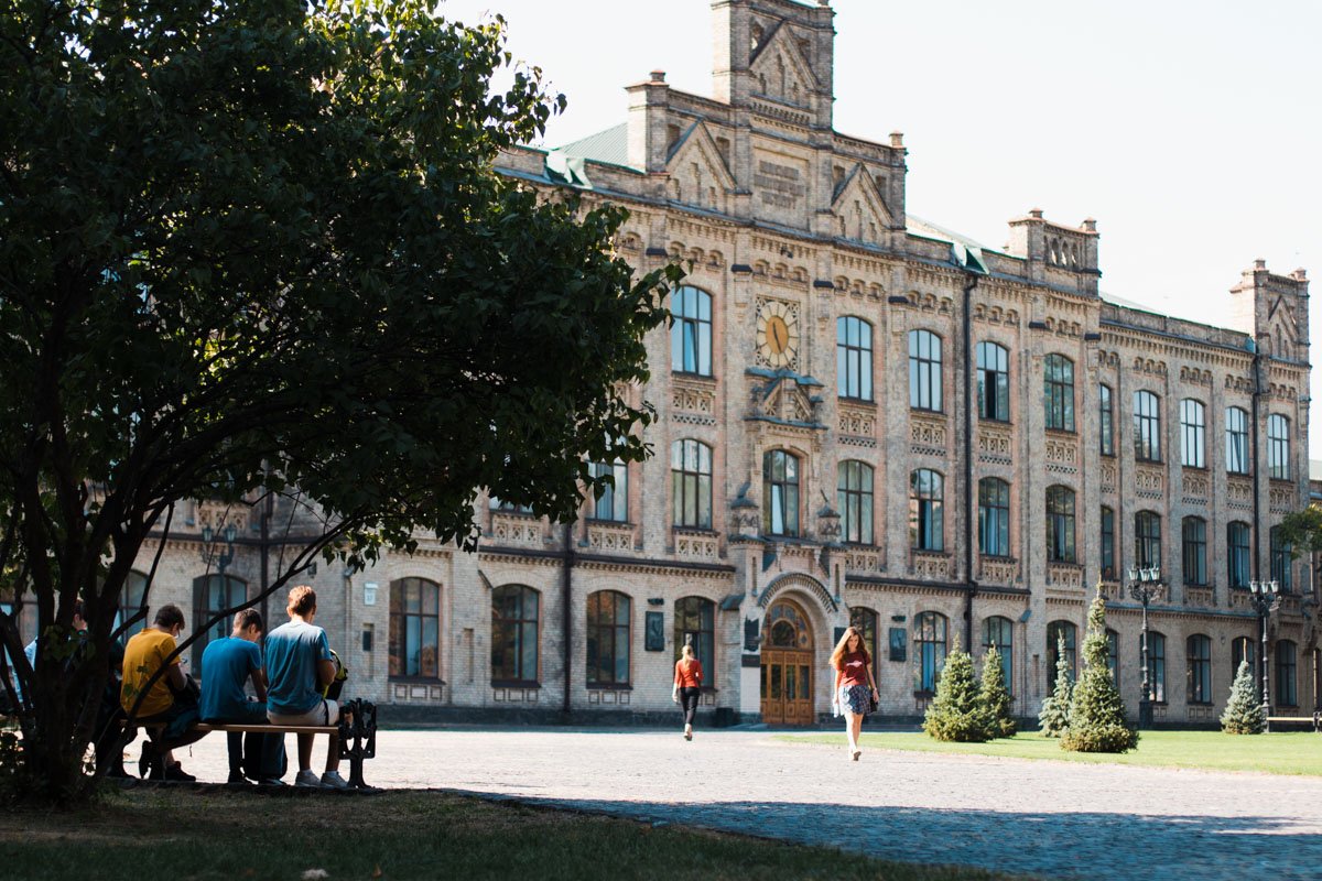 Желаем политеху простоять неизменным еще не одну сотню лет Желаем политеху простоять неизменным еще не одну сотню лет