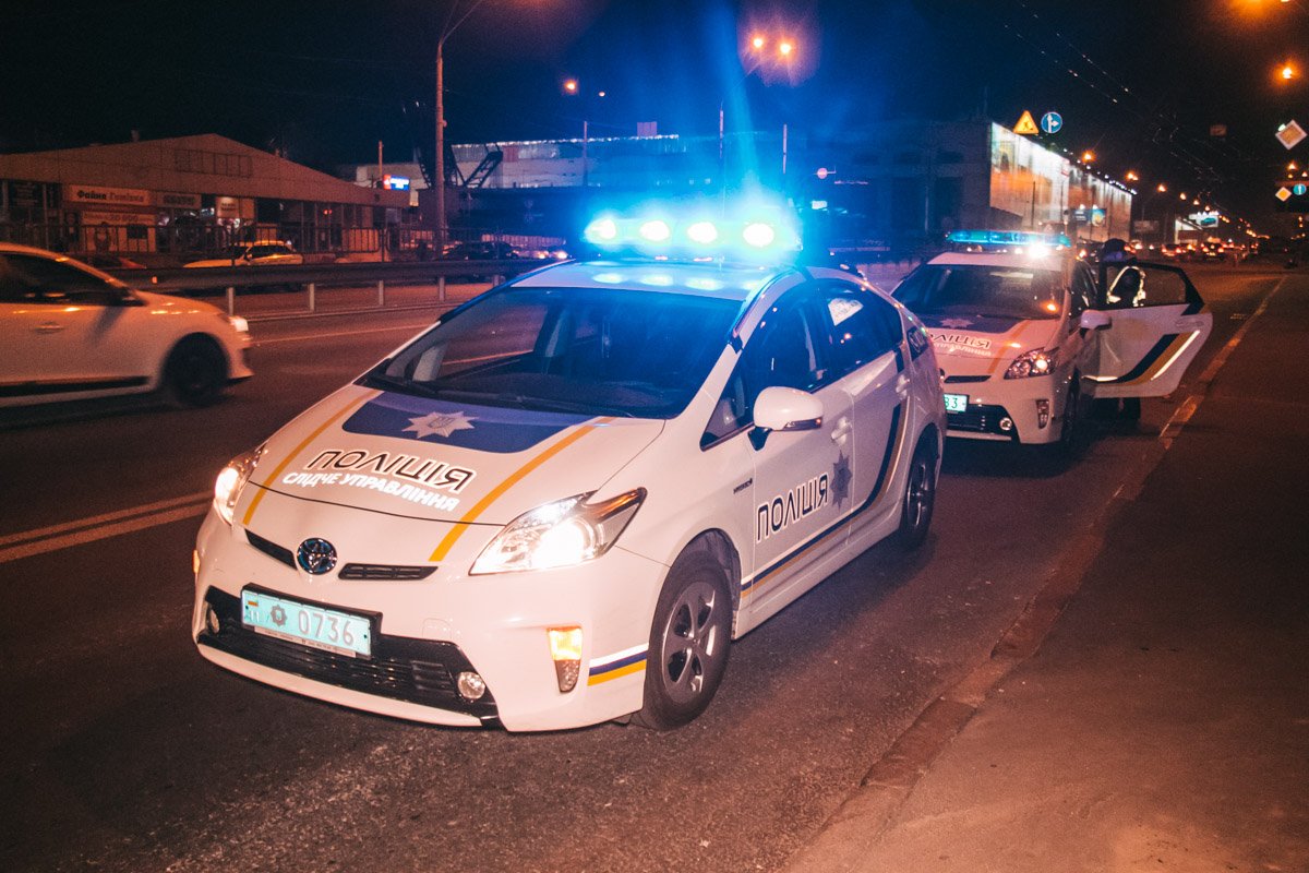 На месте работали медики, сотрудники патрульной полиции и следственно-оперативная группа На месте работали медики, сотрудники патрульной полиции и следственно-оперативная группа