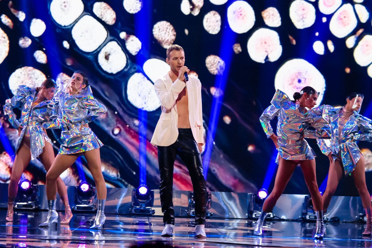 А выступление Макса Барских, как всегда, блестящее (во всех смыслах слова) А выступление Макса Барских, как всегда, блестящее (во всех смыслах слова)