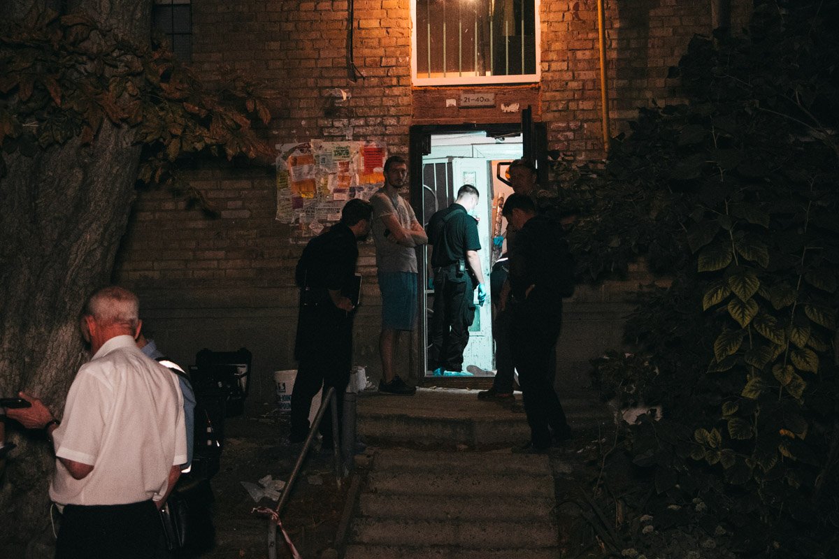 Мужчина убил свою бывшую жену в одном из подъездов дома