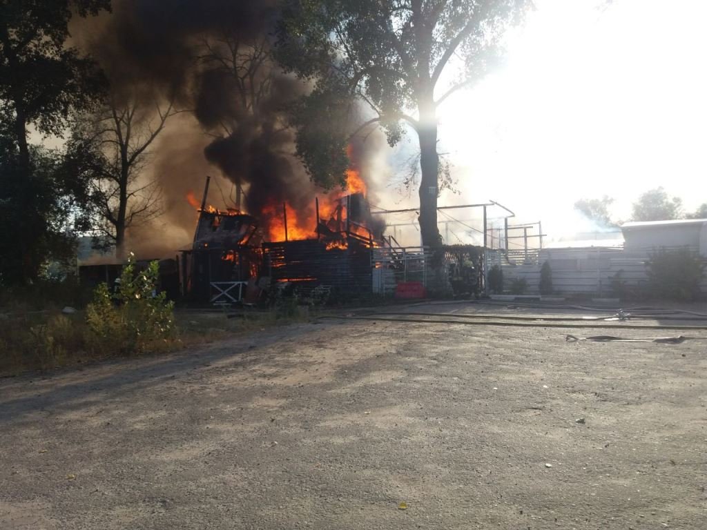 В столичном Гидропарке произошел пожар